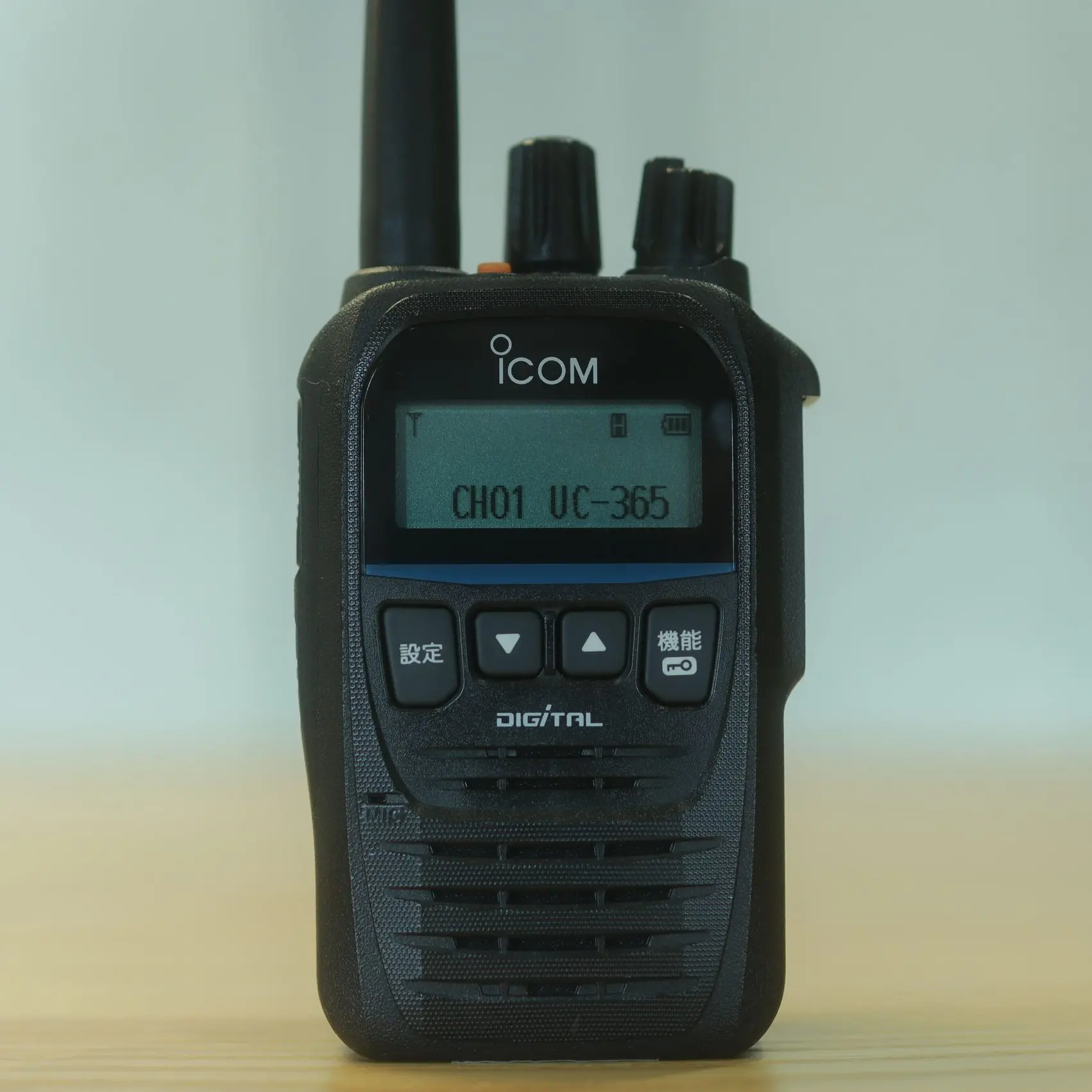 携帯型デジタル簡易無線機「icom IC-D70」のレンタル | transceiver365