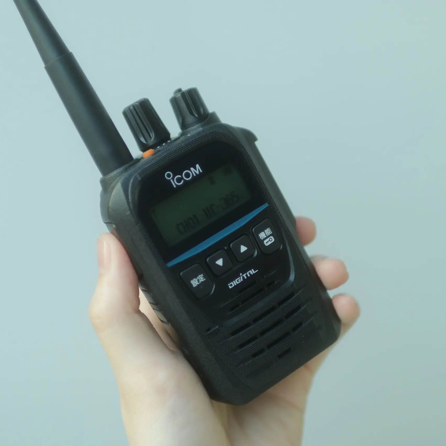 携帯型デジタル簡易無線機「icom IC-D70」のレンタル | transceiver365